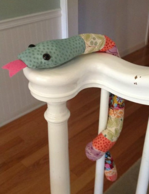 DIY bendable stuffed snake with free pattern and tutorial